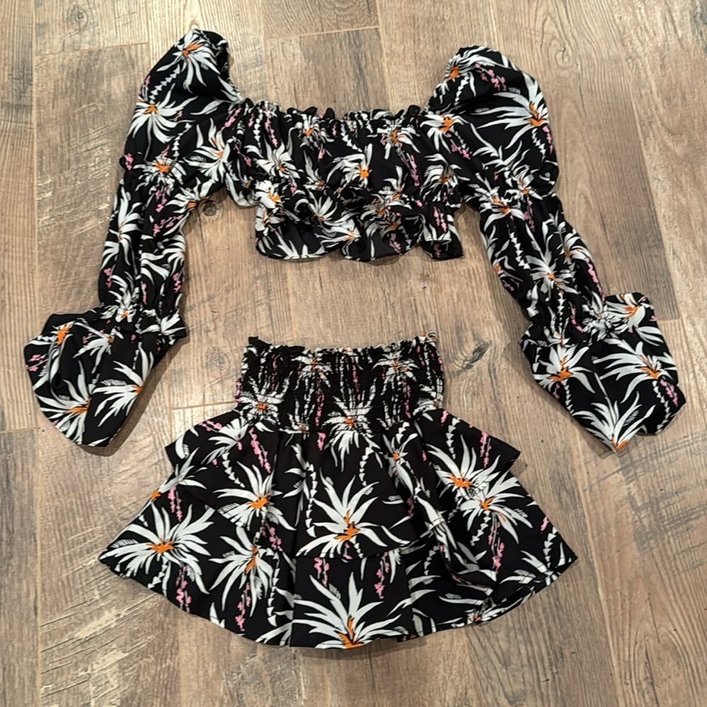 Rays for Days Woman’s Floral Puffy Sleeve Cropped Blouse and Skirt Set Size S/XS